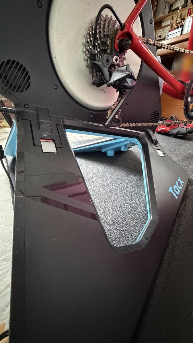 故障したGarmin Tacx NEO 2T。5年半使用した実機