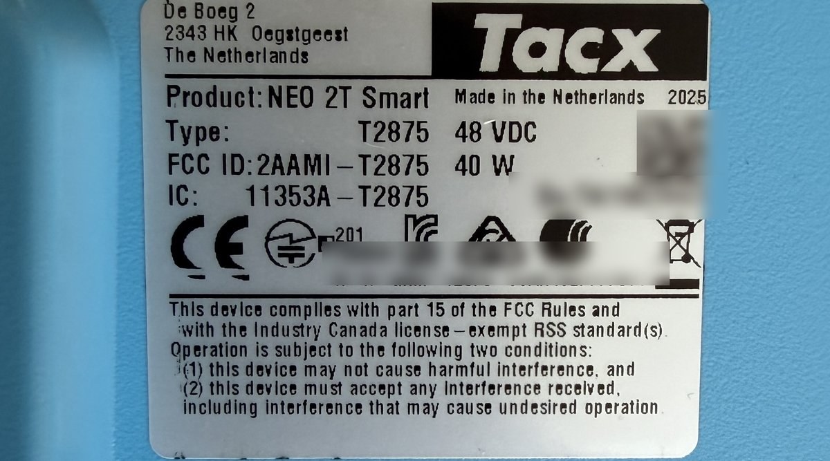 交換品Tacx NEO 2Tの銘板。Made in the Netherlands 2025と記載